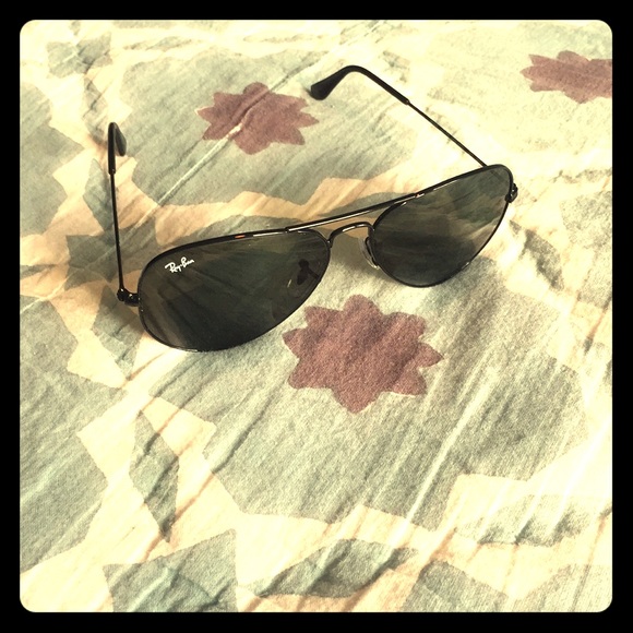 Ray-Ban Accessories - Brand new ray ban black aviator sunglasses!